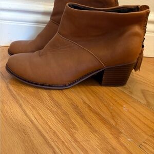 TOMS Women's Leila Ankle Boots in warm tan leather